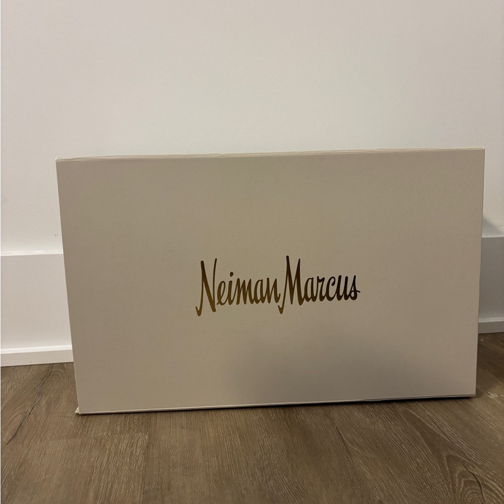 NWOT Neiman Marcus Cream Box with Gold Logo